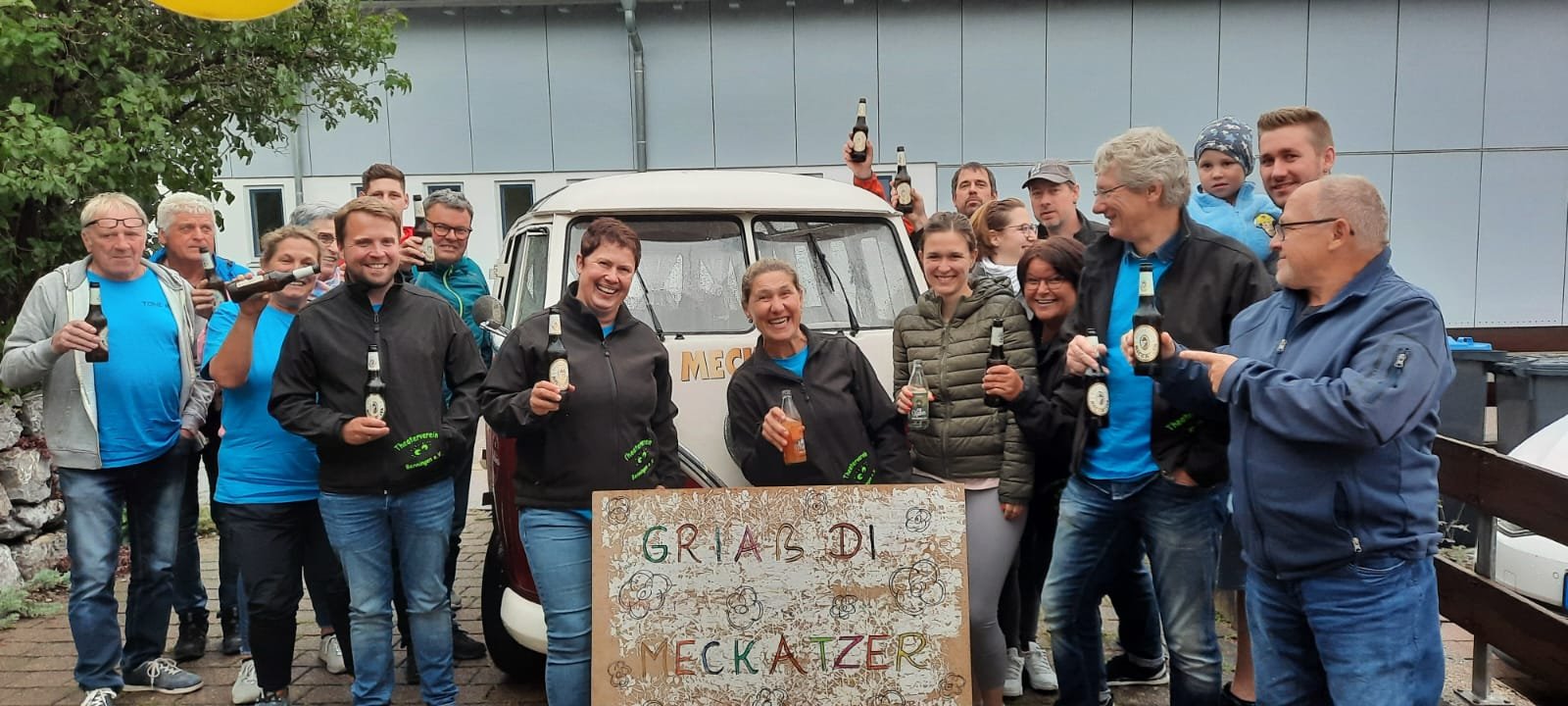 Der Meckatzer-Brotzeit-Bulli zu Besuch beim Theaterverein Benningen