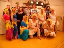 Szene aus dem Theaterstück „FC Benningen – Wadenkrampf im Showfieber“, 2014
