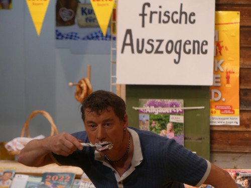Weitere Bühnenszene aus „Gleisgeisterei“